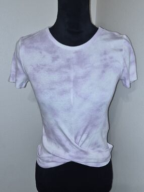 Women’s Tie-Dye Twist Front Tee - Light Lavender
